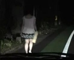 【レイプ動画】コンビニ帰りに夜道を歩く少女を人気のない山まで拉致して車内で強姦・・・